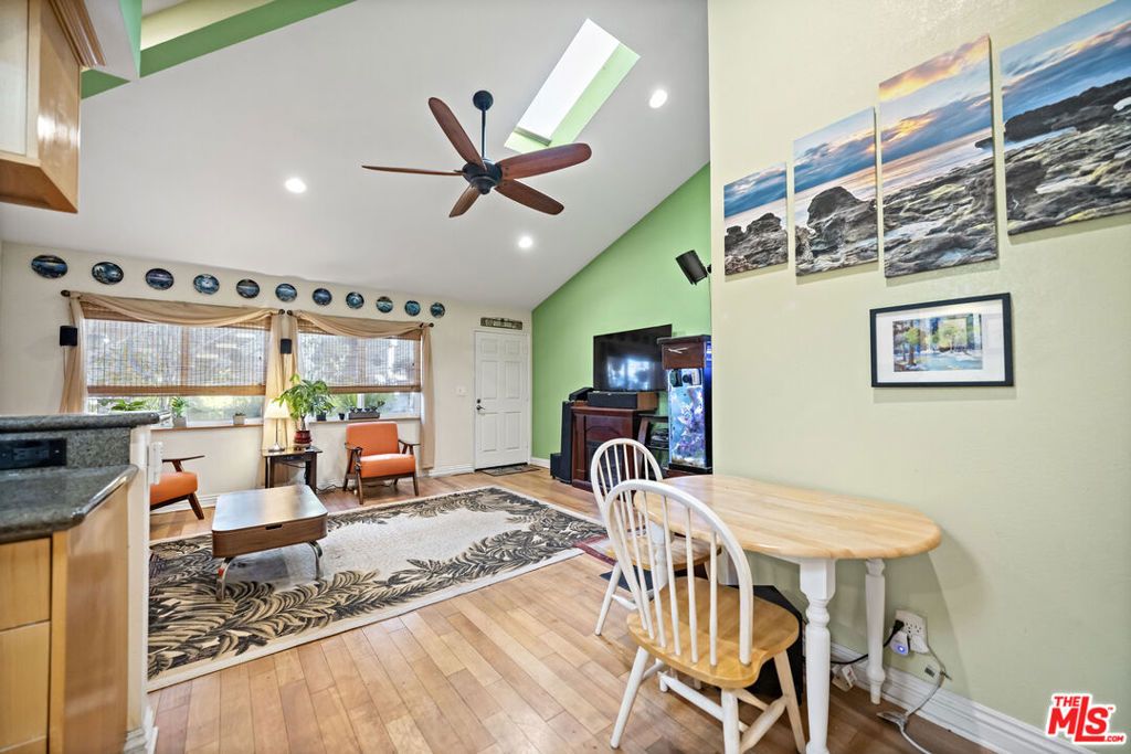 Image 24 of property listing at 1100 Walnut Avenue 6, Long Beach, CA 90813