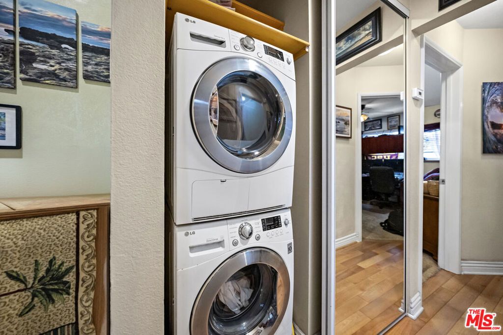 Image 26 of property listing at 1100 Walnut Avenue 6, Long Beach, CA 90813