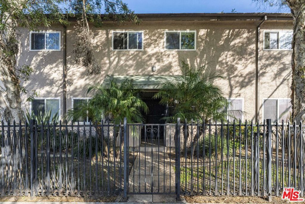 Image 28 of property listing at 1100 Walnut Avenue 6, Long Beach, CA 90813