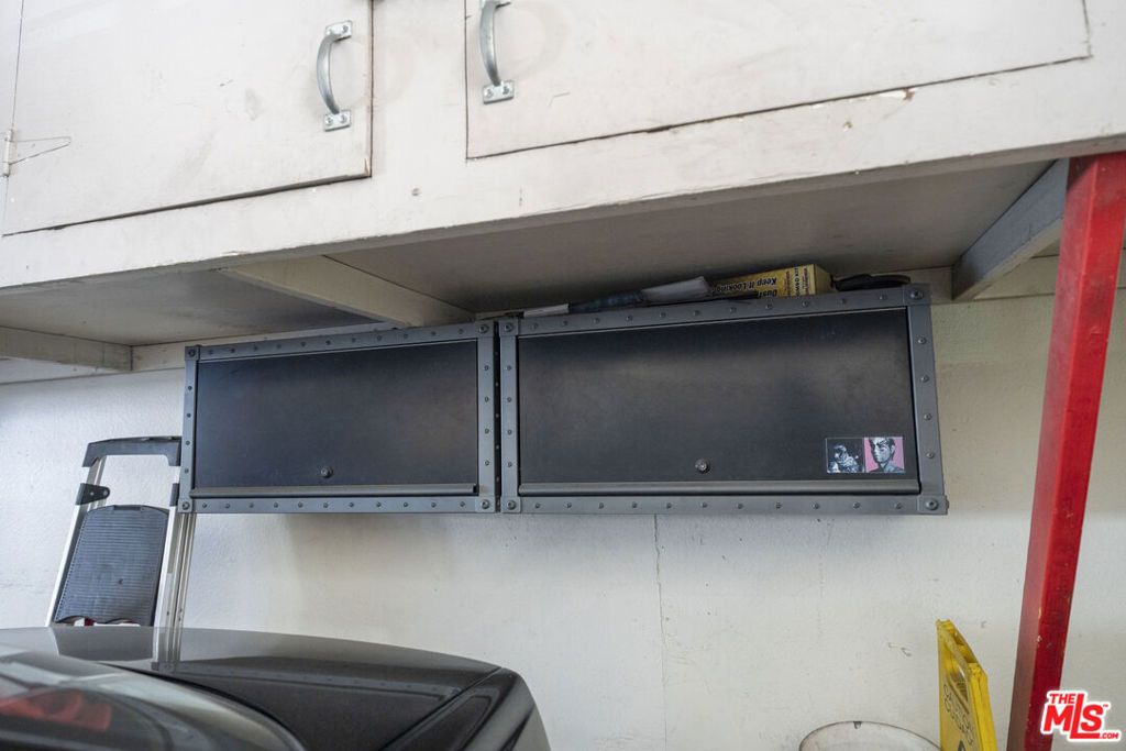 Image 32 of property listing at 1100 Walnut Avenue 6, Long Beach, CA 90813