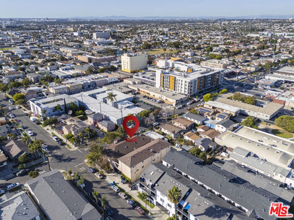 Image 34 of property listing at 1100 Walnut Avenue 6, Long Beach, CA 90813