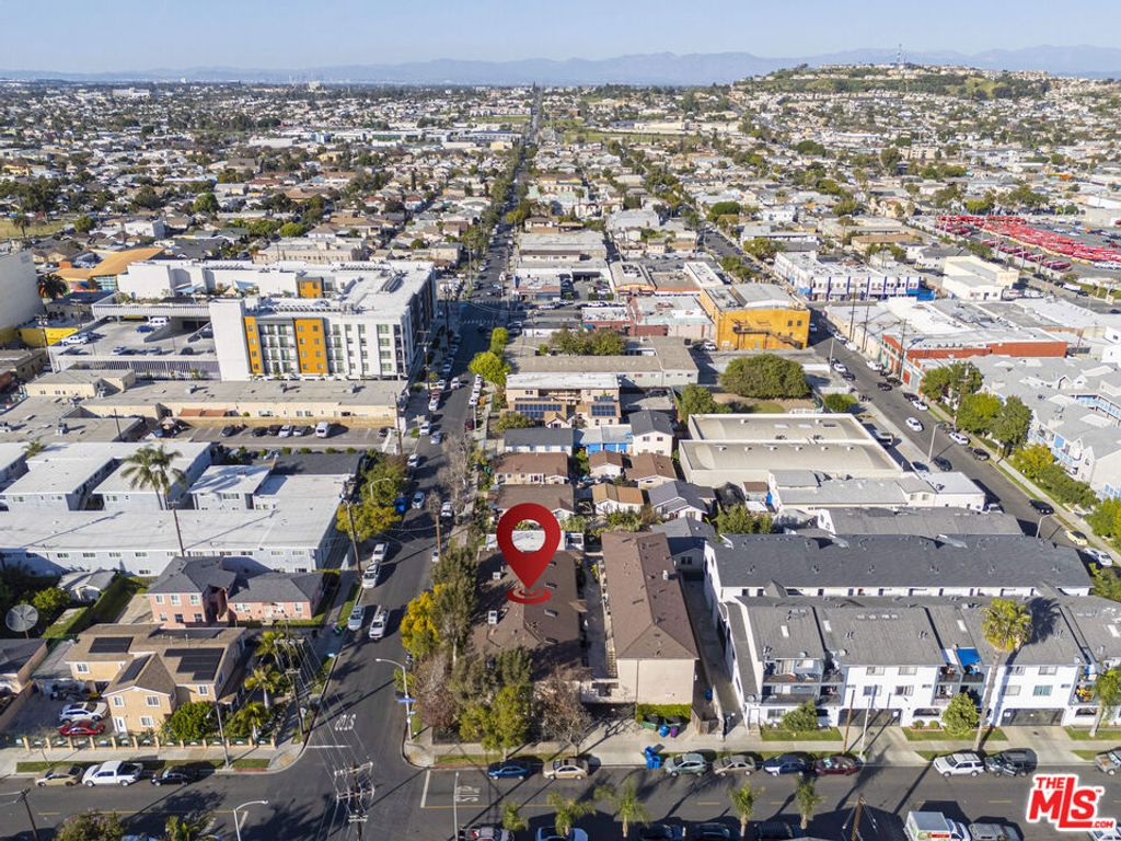 Image 36 of property listing at 1100 Walnut Avenue 6, Long Beach, CA 90813