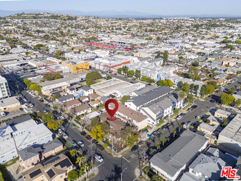 Image 37 of property listing at 1100 Walnut Avenue 6, Long Beach, CA 90813