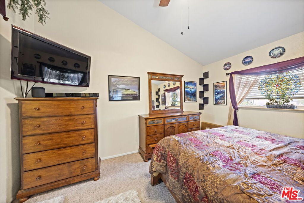 Image 7 of property listing at 1100 Walnut Avenue 6, Long Beach, CA 90813