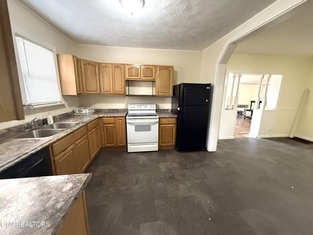 604 Church Ave, Rocky Top, TN 37769