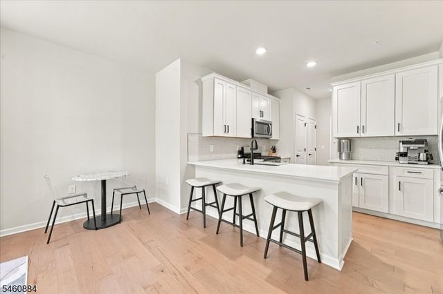 60 Sternadori Rd, Somerville Boro, NJ 08876