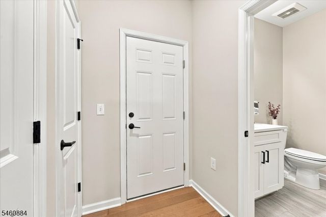 60 Sternadori Rd, Somerville Boro, NJ 08876
