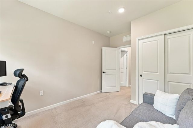 60 Sternadori Rd, Somerville Boro, NJ 08876