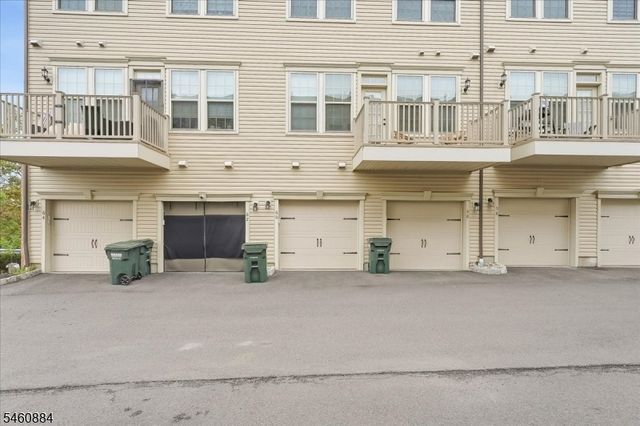 60 Sternadori Rd, Somerville Boro, NJ 08876