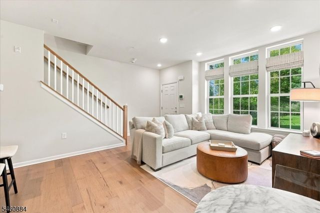 60 Sternadori Rd, Somerville Boro, NJ 08876