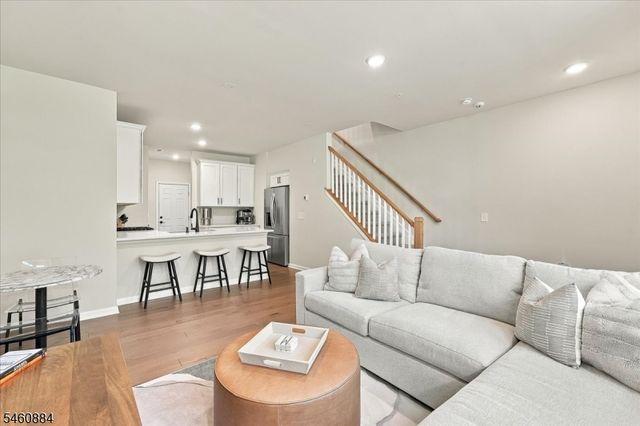 60 Sternadori Rd, Somerville Boro, NJ 08876