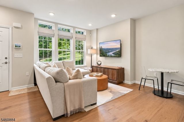 60 Sternadori Rd, Somerville Boro, NJ 08876