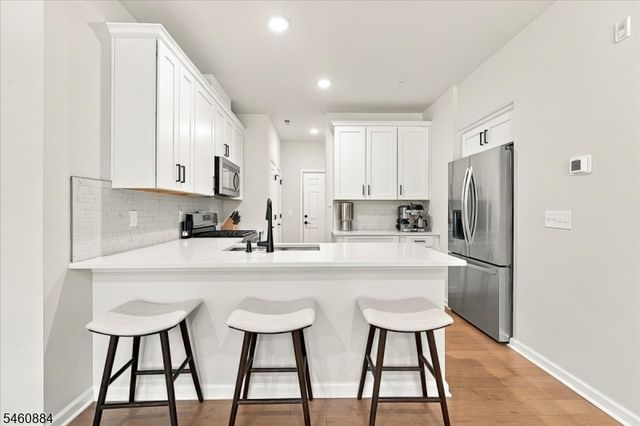 60 Sternadori Rd, Somerville Boro, NJ 08876