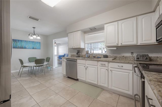 2523 LAKE ELLEN CIRCLE, Tampa, FL 33618