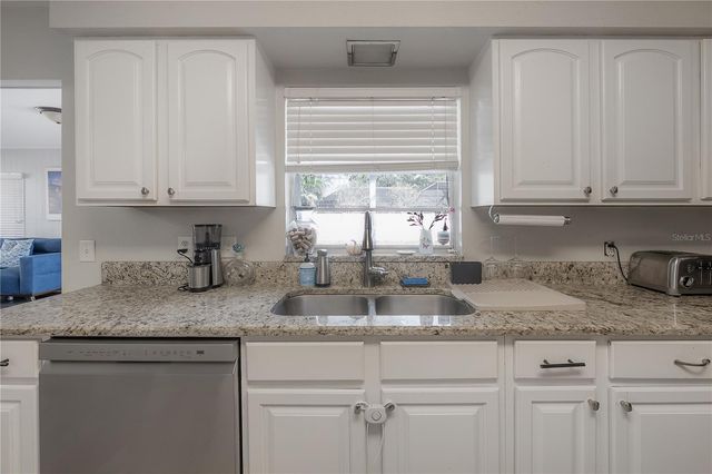 2523 LAKE ELLEN CIRCLE, Tampa, FL 33618