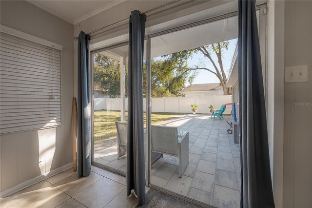 2523 LAKE ELLEN CIRCLE, Tampa, FL 33618