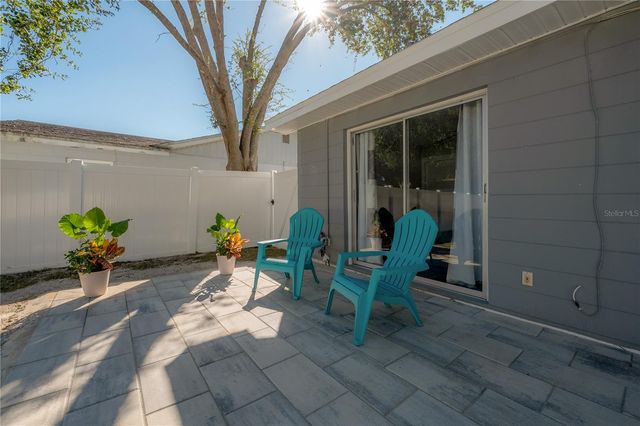 2523 LAKE ELLEN CIRCLE, Tampa, FL 33618