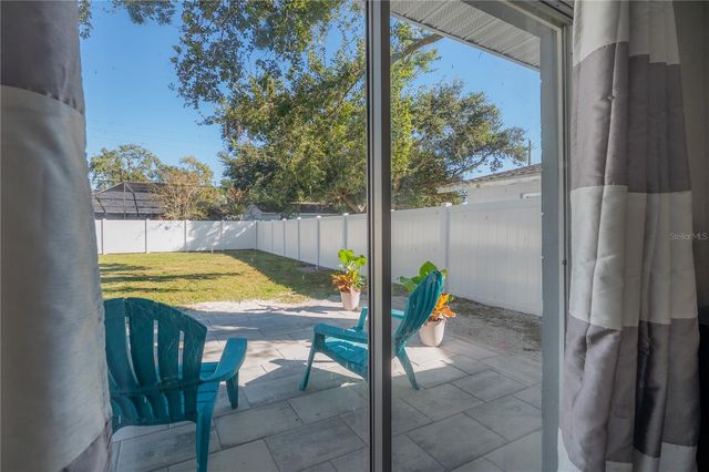 2523 LAKE ELLEN CIRCLE, Tampa, FL 33618