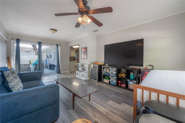 2523 LAKE ELLEN CIRCLE, Tampa, FL 33618