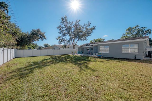 2523 LAKE ELLEN CIRCLE, Tampa, FL 33618