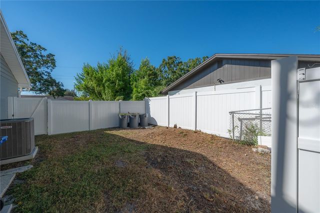 2523 LAKE ELLEN CIRCLE, Tampa, FL 33618