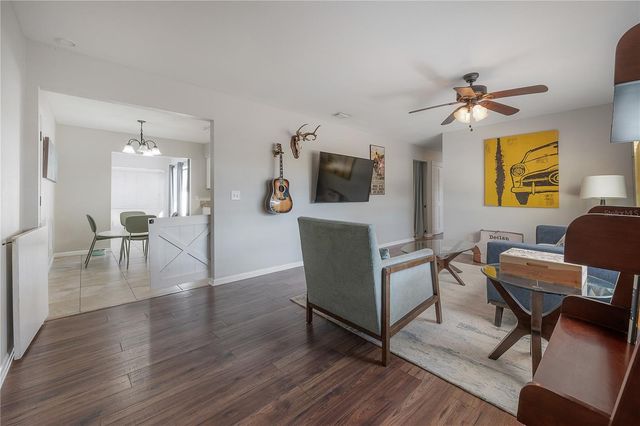 2523 LAKE ELLEN CIRCLE, Tampa, FL 33618