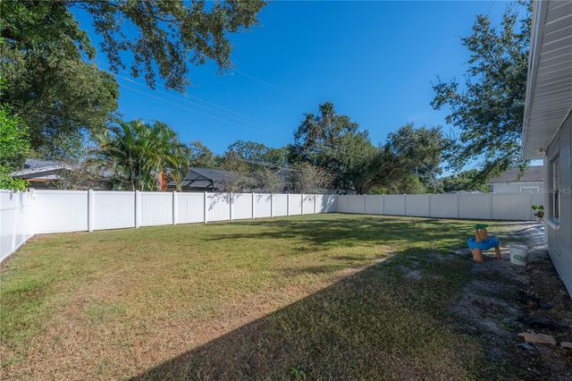 2523 LAKE ELLEN CIRCLE, Tampa, FL 33618