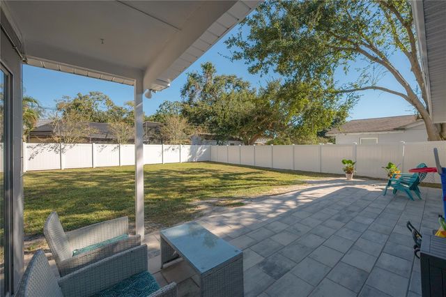 2523 LAKE ELLEN CIRCLE, Tampa, FL 33618