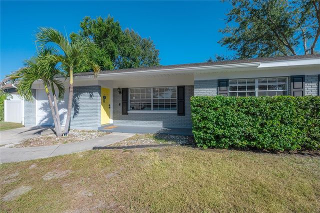 2523 LAKE ELLEN CIRCLE, Tampa, FL 33618