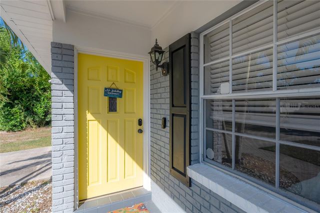 2523 LAKE ELLEN CIRCLE, Tampa, FL 33618