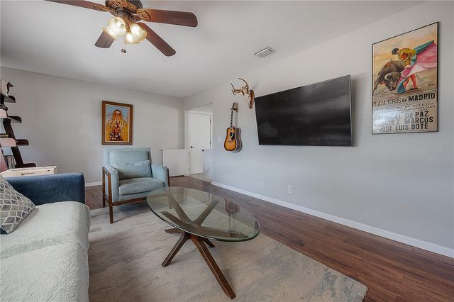 2523 LAKE ELLEN CIRCLE, Tampa, FL 33618