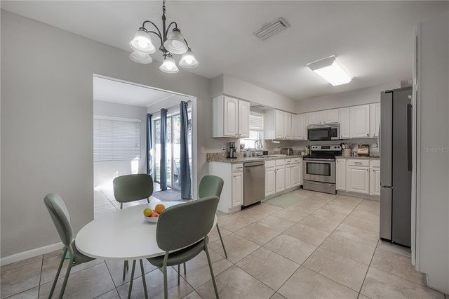 2523 LAKE ELLEN CIRCLE, Tampa, FL 33618