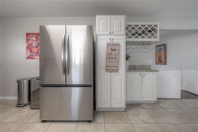 2523 LAKE ELLEN CIRCLE, Tampa, FL 33618