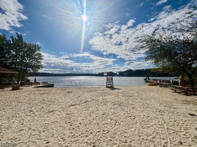 221 S Maryland Ave, Jefferson Twp., NJ 07849