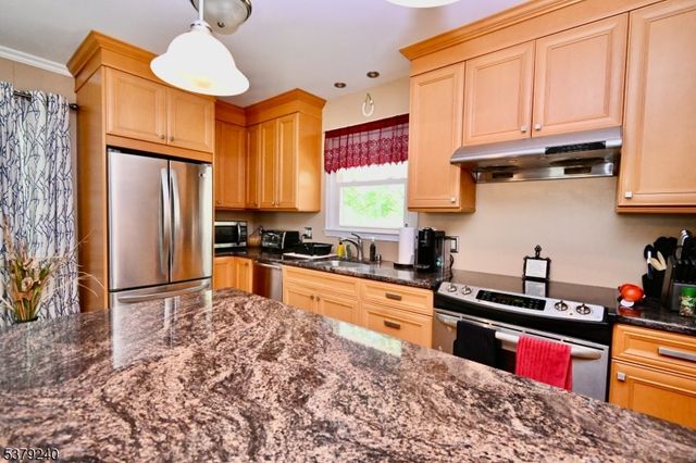 221 S Maryland Ave, Jefferson Twp., NJ 07849