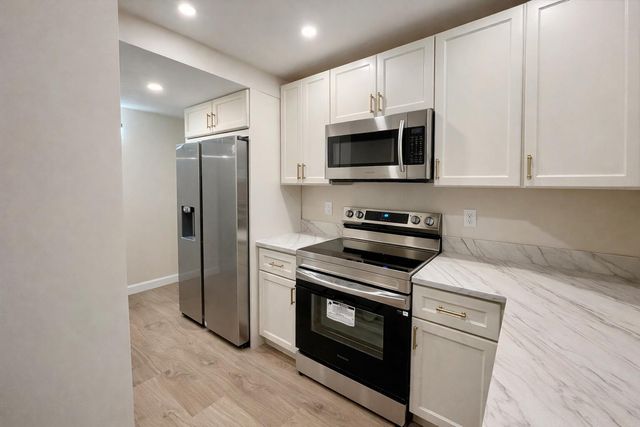 311 E Ocean Avenue 205, Lantana, FL 33462