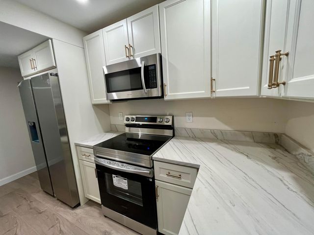 311 E Ocean Avenue 205, Lantana, FL 33462