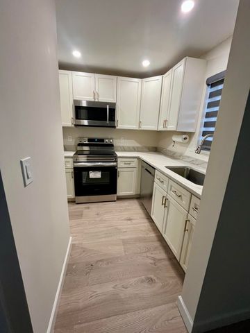 311 E Ocean Avenue 205, Lantana, FL 33462