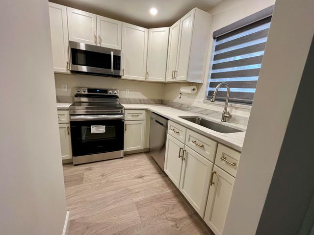 311 E Ocean Avenue 205, Lantana, FL 33462