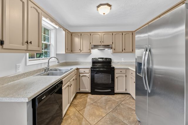 502 Highland Dr, White House, TN 37188