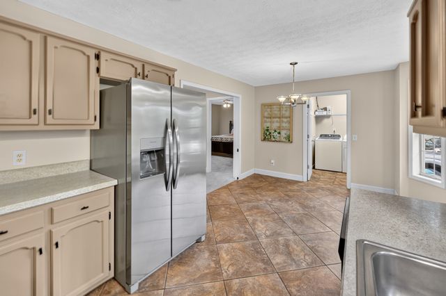 502 Highland Dr, White House, TN 37188