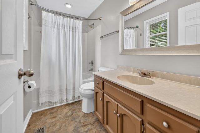 502 Highland Dr, White House, TN 37188