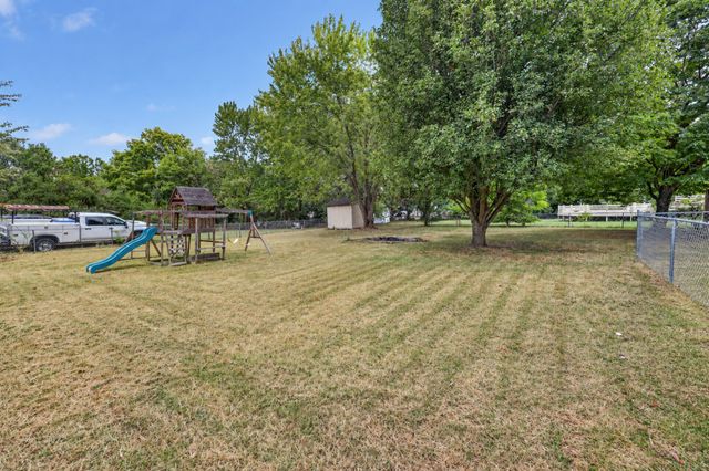 502 Highland Dr, White House, TN 37188