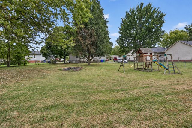 502 Highland Dr, White House, TN 37188