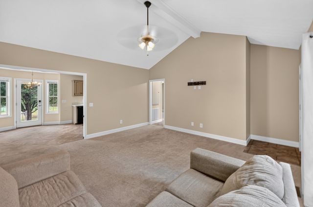 502 Highland Dr, White House, TN 37188
