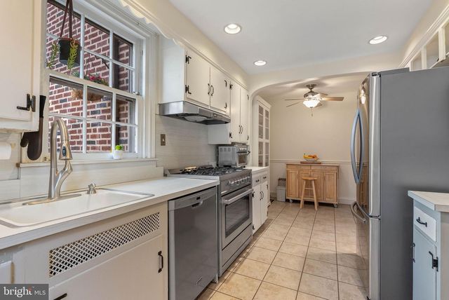 7054 SHERWOOD RD, Philadelphia, PA 19151