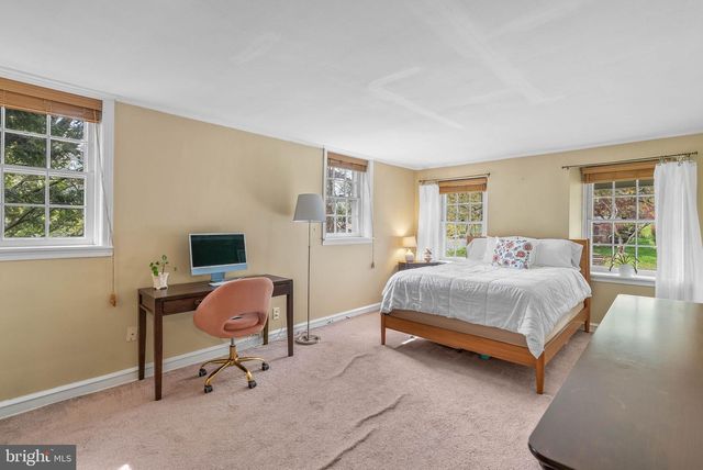 7054 SHERWOOD RD, Philadelphia, PA 19151