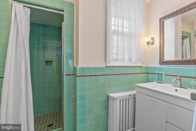 7054 SHERWOOD RD, Philadelphia, PA 19151