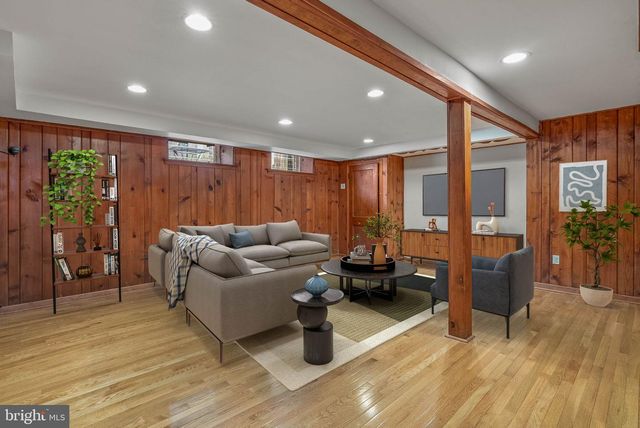 7054 SHERWOOD RD, Philadelphia, PA 19151