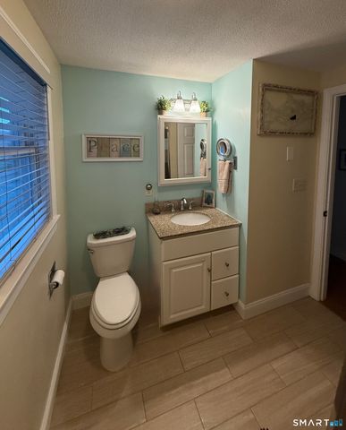 13 Devonshire Drive, Waterford, CT 06385